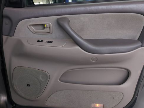 Used 2005 Toyota Sequoia SR5 AWD/4WD image 21