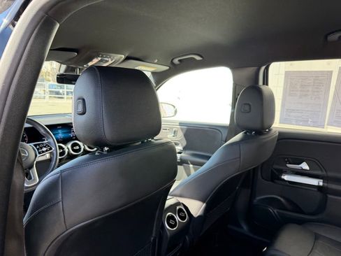 Used 2023 Mercedes-Benz GLB 250 4MATIC image 17