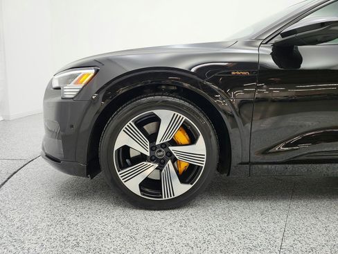 Used 2023 Audi e-tron Premium Plus w/ Premium Plus Package AWD/4WD image 38