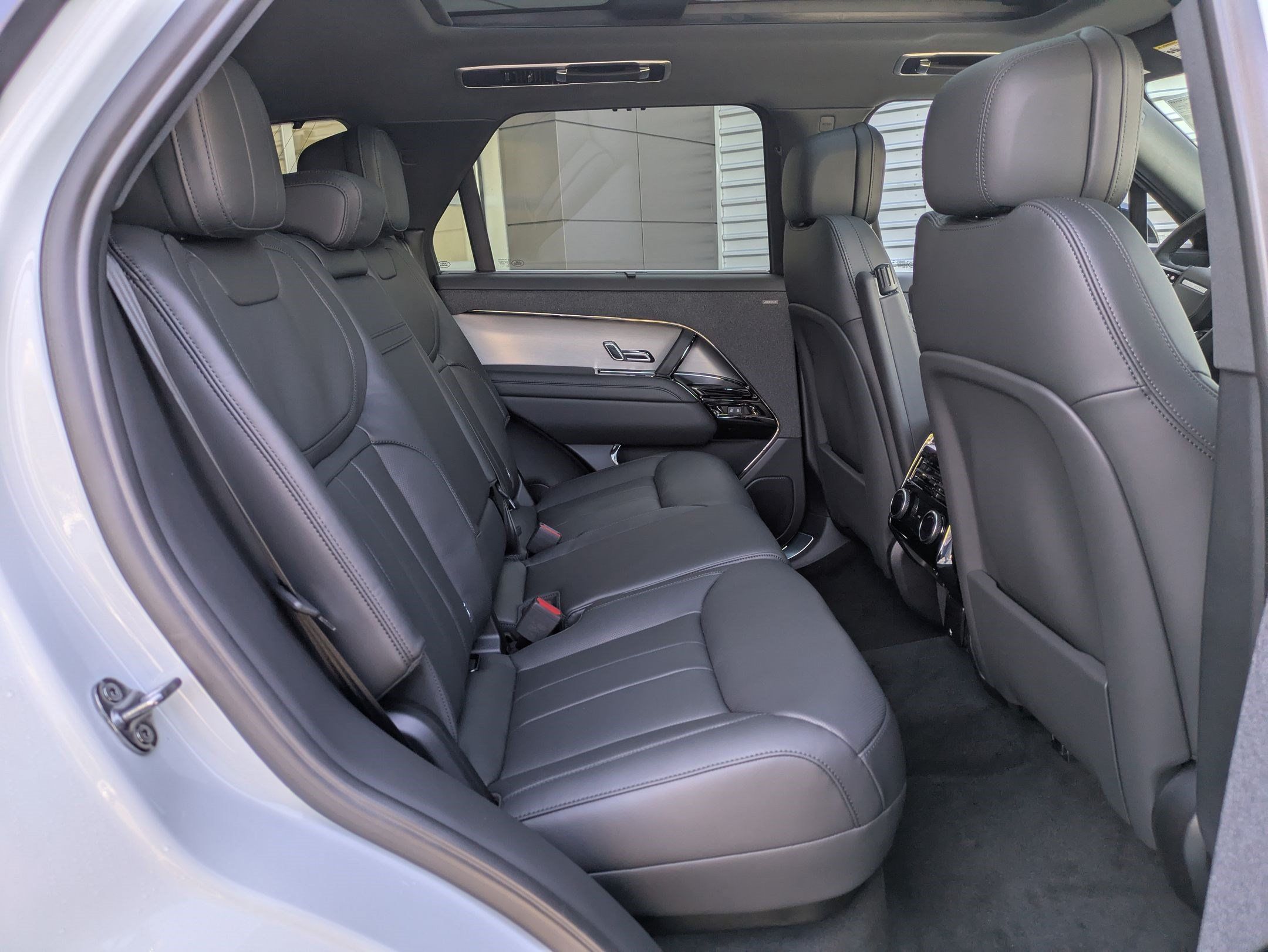 New 2026 Land Rover Range Rover Sport SE AWD/4WD image 30