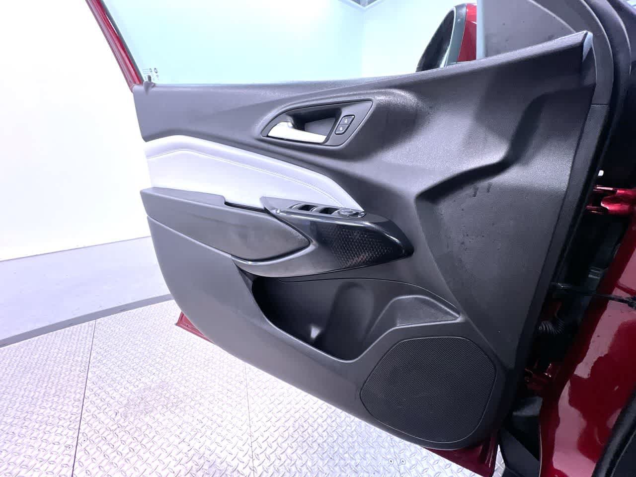 Used 2025 Chevrolet Trax LT FWD image 30