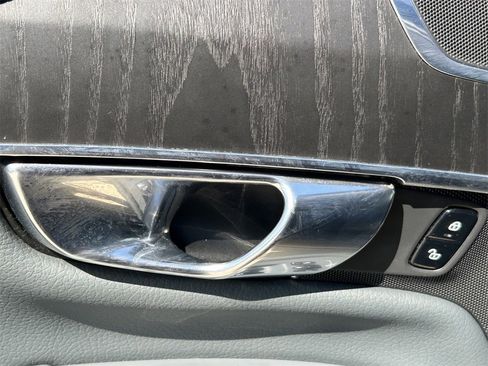 Used 2020 Volvo XC90 T6 Momentum w/ Protection Package Premier image 21