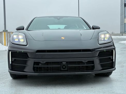 Certified 2025 Porsche Panamera image 6