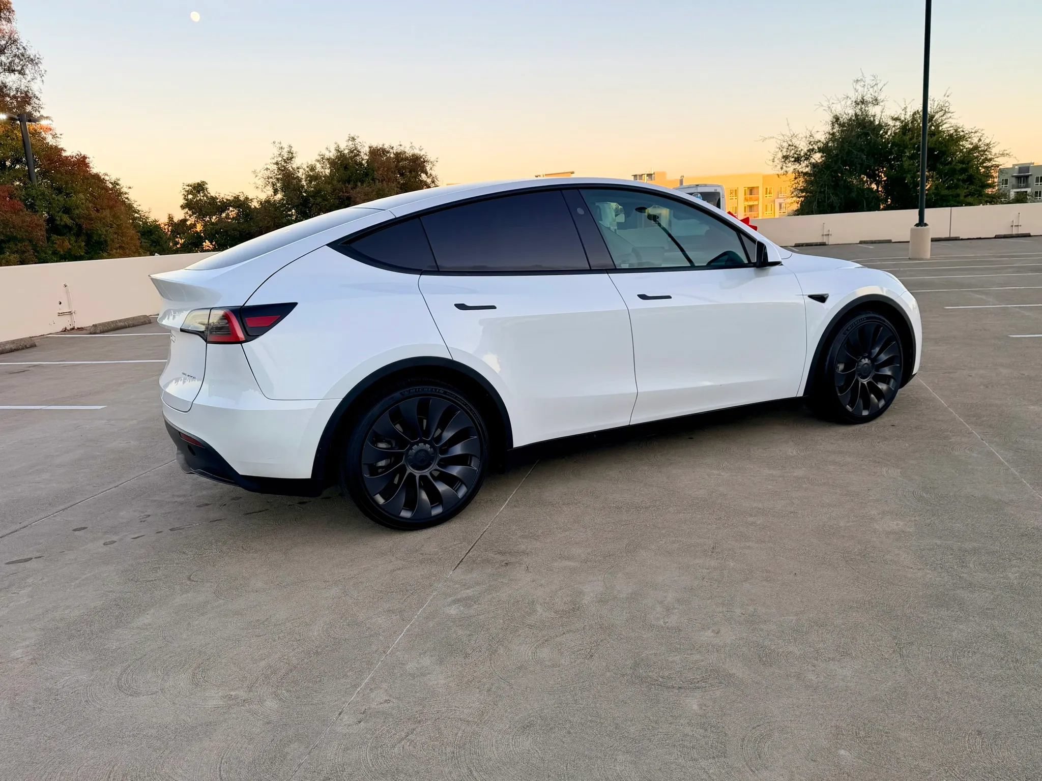 Used 2024 Tesla Model Y Long Range AWD/4WD image 9