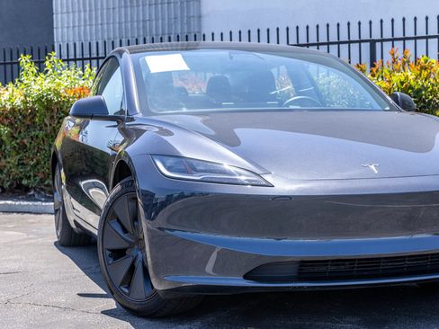 Used 2025 Tesla Model 3 Long Range RWD image 15