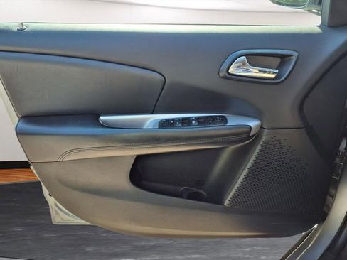 Used 2017 Dodge Journey SE w/ Flexible Seating Group FWD image 15