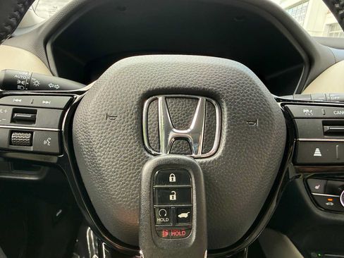 Used 2024 Honda HR-V EX-L image 11
