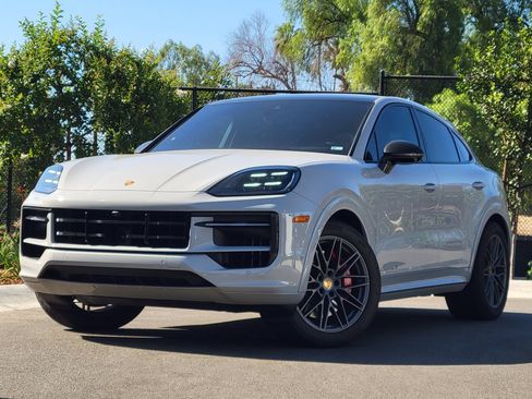 Certified 2024 Porsche Cayenne S AWD/4WD image 1