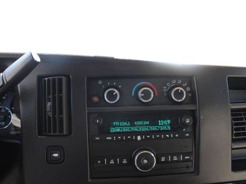 Used 2017 Chevrolet Express 2500 RWD image 15