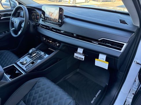 New 2025 Mitsubishi Outlander SEL image 22