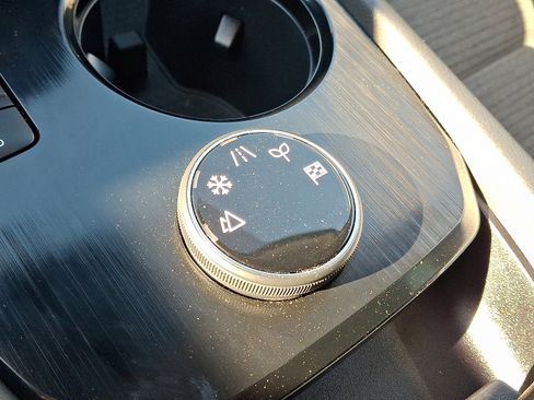 Used 2023 Nissan Rogue SV image 23