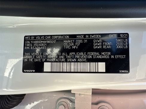 Used 2022 Volvo XC60 T8 R-Design image 16