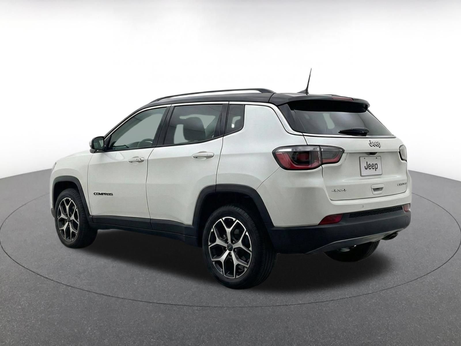 Used 2025 Jeep Compass Limited AWD/4WD image 6