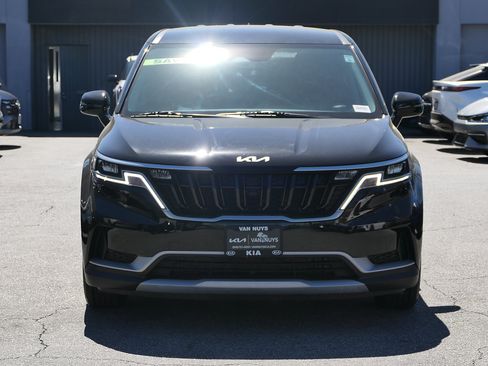 Used 2024 Kia Carnival LX FWD image 9