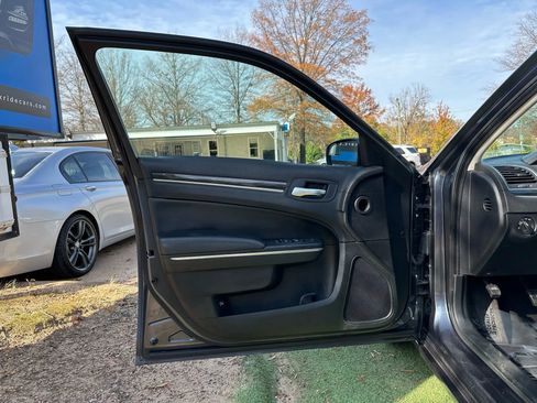 Used 2016 Chrysler 300 Limited image 13