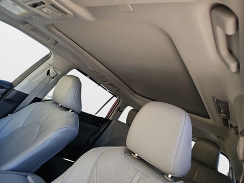 Used 2023 Toyota Highlander Platinum image 18