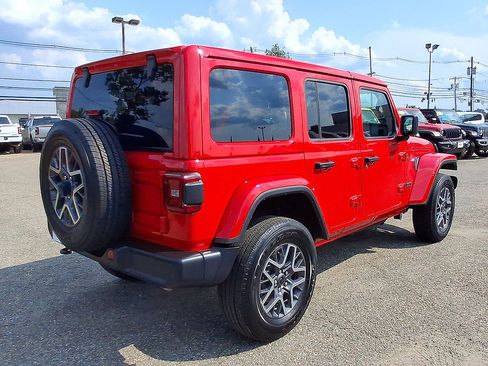 Certified 2025 Jeep Wrangler Unlimited Sahara AWD/4WD image 31
