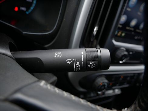 Used 2020 Chevrolet Colorado LT w/ Safety Package image 29