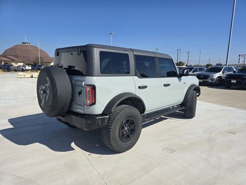 Used 2023 Ford Bronco Wildtrak image 3