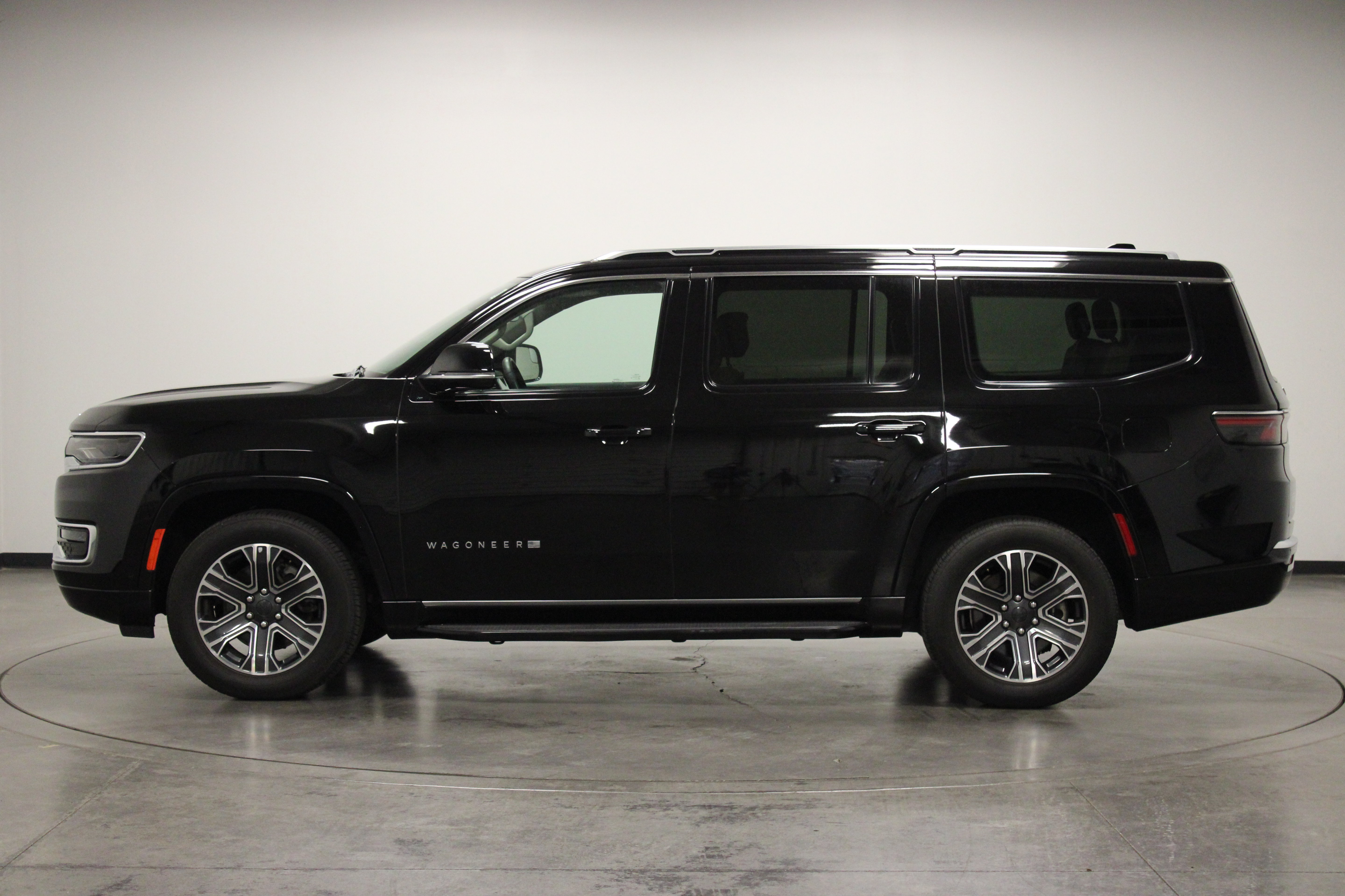 Used 2024 Jeep Wagoneer Series II AWD/4WD image 5