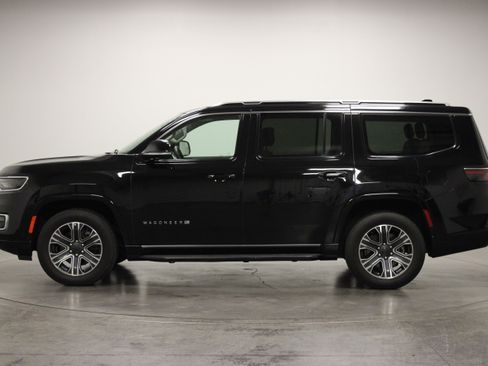 Used 2024 Jeep Wagoneer Series II AWD/4WD image 5