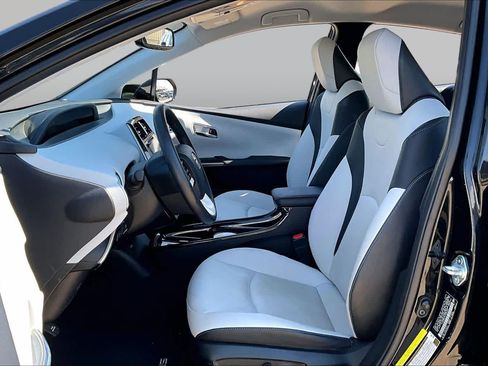Used 2016 Toyota Prius Four FWD image 8