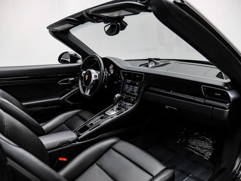 Used 2015 Porsche 911 Turbo image 50