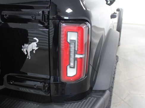 Used 2023 Ford Bronco Badlands image 13