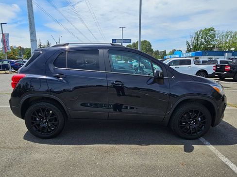 Used 2021 Chevrolet Trax LT w/ Premium Seat Package AWD/4WD image 7