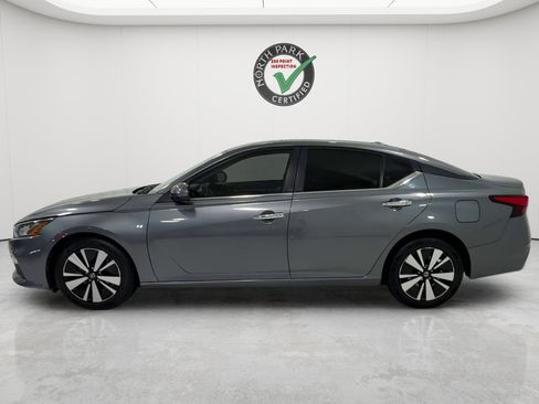 Used 2021 Nissan Altima 2.5 SV FWD image 2