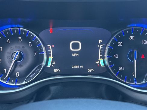 Used 2023 Chrysler Pacifica Touring-L FWD image 25