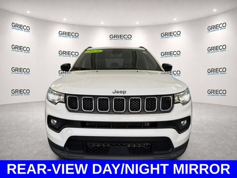 Used 2024 Jeep Compass Latitude AWD/4WD image 2