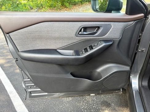 Used 2023 Nissan Rogue S AWD/4WD image 17