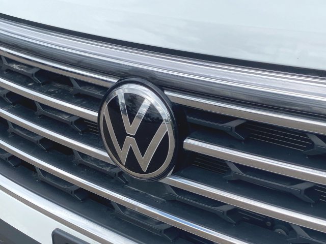 Used 2025 Volkswagen Atlas SE AWD/4WD image 29