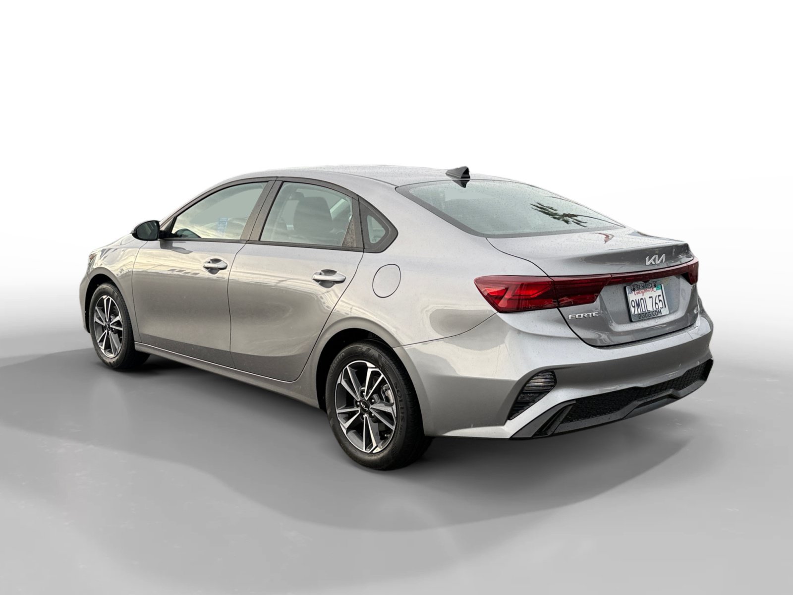 Used 2024 Kia Forte LXS w/ LXS Technology Package FWD image 3