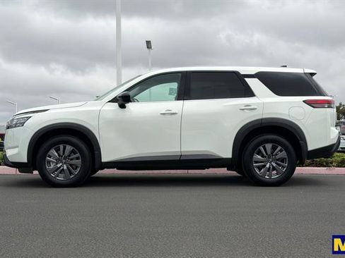Used 2025 Nissan Pathfinder S AWD/4WD image 7