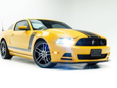 Used 2013 Ford Mustang Boss 302 w/ Boss 302 Accessory Pkg RWD image 5