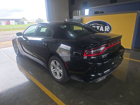 Used 2020 Dodge Charger SXT RWD image 8