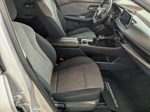 Used 2023 Nissan Rogue SV image 18