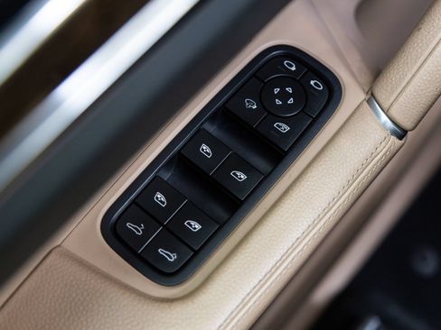 Certified 2023 Porsche Cayenne Platinum Edition AWD/4WD image 19