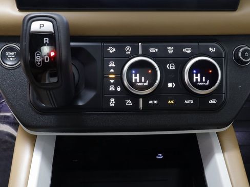 Used 2025 Land Rover Defender 110 S image 13