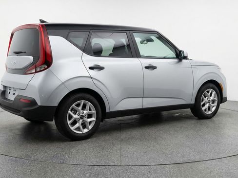 Used 2025 Kia Soul LX w/ LX Technology Package FWD image 9