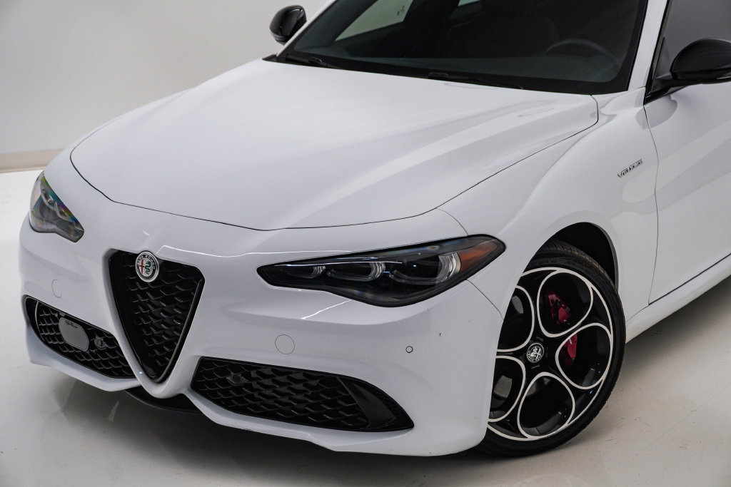 Used 2024 Alfa Romeo Giulia Veloce AWD/4WD image 4