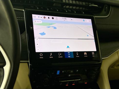 Used 2022 Jeep Grand Cherokee Limited w/ Luxury Tech Group II image 13