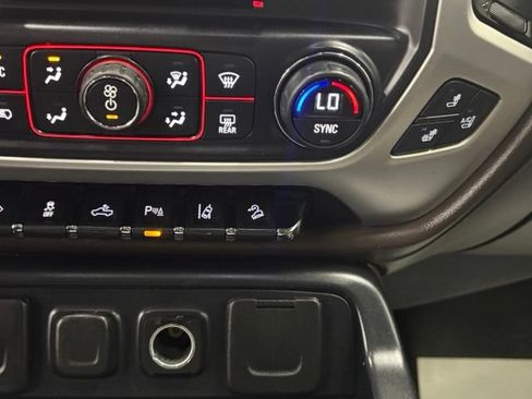 Used 2015 GMC Sierra 1500 SLT w/ SLT Crew Cab Value Package AWD/4WD image 33