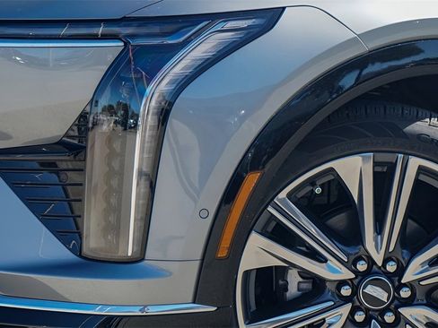 New 2025 Cadillac Optiq Luxury 2 w/ LPO, Floor Liner Package image 3