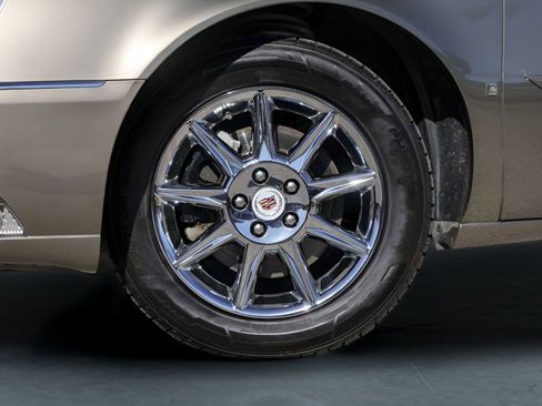 Used 2010 Cadillac DTS Luxury image 4