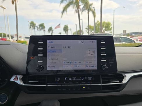 Used 2023 Toyota Sienna LE FWD image 28