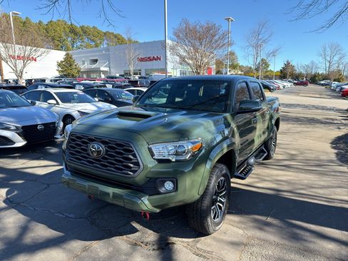 Used 2021 Toyota Tacoma TRD Sport image 3