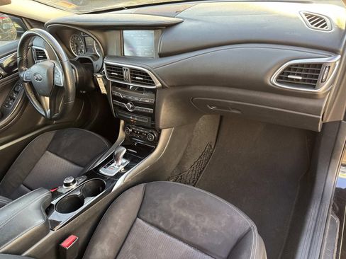 Used 2017 INFINITI QX30 image 11